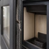 Joint tressé usé sur la porte d’un poêle à granulés