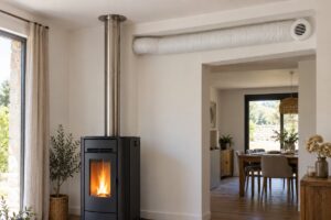 Poêle à granulés avec une gaine d’air chaud vers une pièce voisine